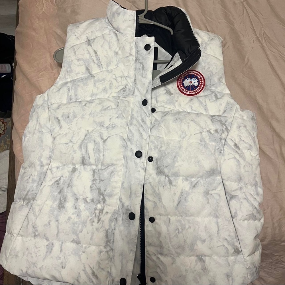 CANADA GOOSE - Freestyle Down Vest - SIZE MEDIUM
BRAND NEW WITH TAGS -NEVER WORN